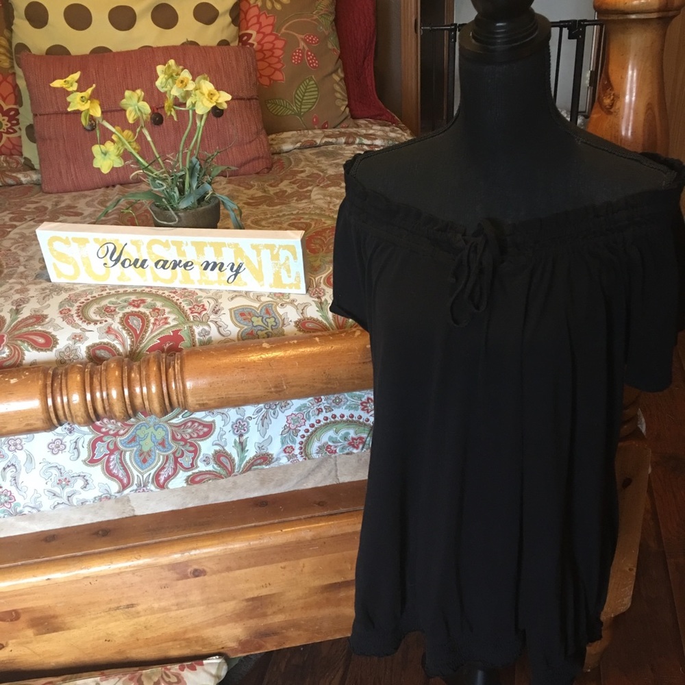 Women’s XXL Old Navy Maternity Black blouson tee